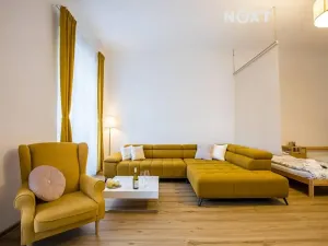 Pronájem bytu 2+1, Jindřichův Hradec, nám. Míru, 100 m2