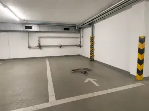 Pronájem garážového stání, Praha - Troja, K Haltýři, 13 m2