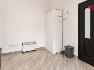 Pronájem obchodního prostoru, Hradec Králové, Komenského, 20 m2