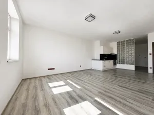 Pronájem bytu 2+kk, Humpolec, Horní náměstí, 43 m2