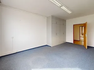 Pronájem kanceláře, Hradec Králové, Akademika Bedrny, 602 m2