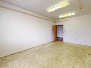 Pronájem kanceláře, Hradec Králové, Akademika Bedrny, 602 m2