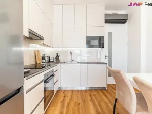 Pronájem bytu 2+kk, Brno, Komárovská, 54 m2