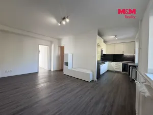 Pronájem bytu 2+kk, Pardubice - Zelené Předměstí, Benešovo náměstí, 49 m2