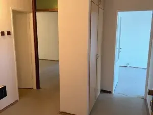 Prodej bytu 3+1, Praha - Kobylisy, Famfulíkova, 70 m2