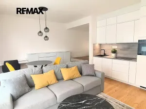 Pronájem bytu 1+kk, Praha - Smíchov, Podbělohorská, 39 m2