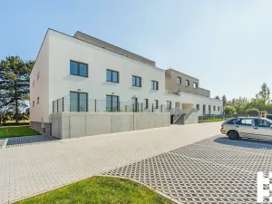 Prodej bytu 1+kk, Praha - Satalice, Za Novákovou zahradou, 33 m2