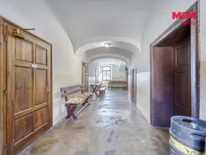 Prodej obchodního prostoru, Hradec Králové - Svinary, Podhůrská, 633 m2