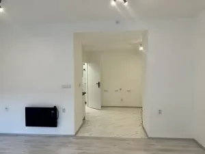 Pronájem bytu 1+kk, Praha - Smíchov, Křížová, 38 m2