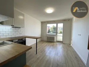 Pronájem bytu 1+kk, Kladno, Unhošťská, 27 m2