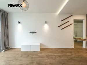 Pronájem bytu 2+kk, Praha - Vysočany, Pod Harfou, 55 m2