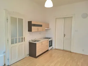 Pronájem bytu 1+1, Praha - Nusle, náměstí Generála Kutlvašra, 49 m2