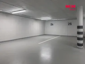 Pronájem garážového stání, Benešov, Dukelská, 14 m2
