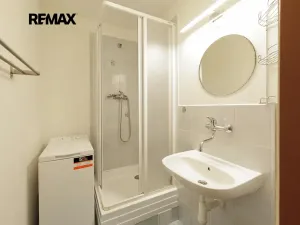 Prodej bytu 1+kk, Praha - Háje, Hlavatého, 27 m2