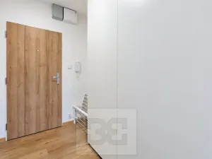 Pronájem bytu 1+kk, Praha - Hlubočepy, Pivcova, 29 m2