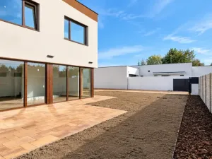 Pronájem rodinného domu, Pardubice, 142 m2