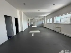 Pronájem komerční nemovitosti, Nupaky, Komerční, 470 m2