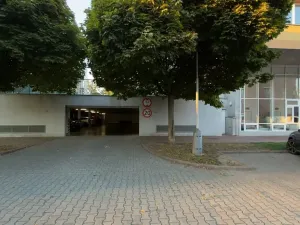 Pronájem garážového stání, Praha - Troja, Vřesová, 25 m2