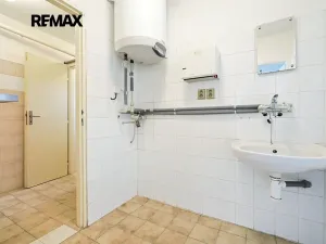 Pronájem obchodního prostoru, Plzeň, Na Roudné, 150 m2