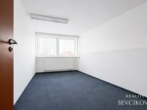 Pronájem obchodního prostoru, Hradec Králové, Vlčkovická, 700 m2