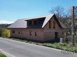 Prodej rodinného domu, Rovensko pod Troskami, 252 m2