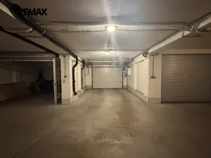Pronájem garážového stání, Praha - Motol, Brdlíkova, 20 m2