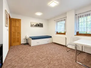 Prodej rodinného domu, Káraný, 180 m2