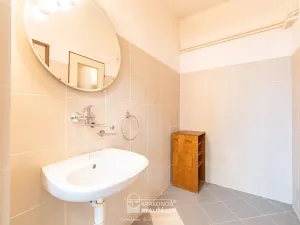Pronájem komerční, Hranice - Hranice I-Město, Tř. 1. máje, 96 m2