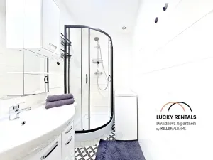 Pronájem bytu 2+kk, Praha - Černý Most, Kpt. Stránského, 43 m2