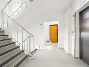 Prodej bytu 3+1, Praha - Modřany, Pirinská, 77 m2