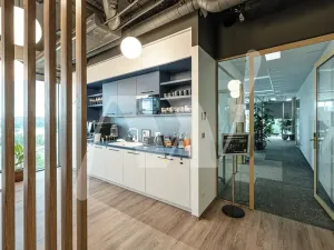 Pronájem kanceláře, Praha - Holešovice, Pod dráhou, 700 m2