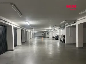 Pronájem garážového stání, Zlín, Zelinova, 14 m2
