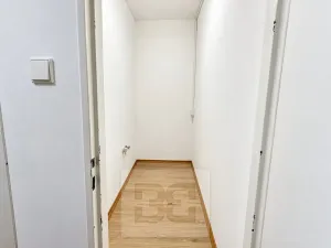 Pronájem bytu 2+kk, Praha - Bohnice, Poznaňská, 53 m2