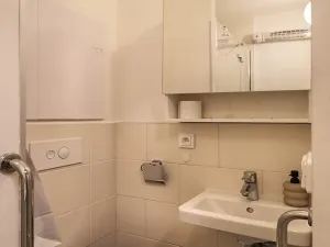Pronájem bytu 2+kk, Praha, Novoborská, 44 m2