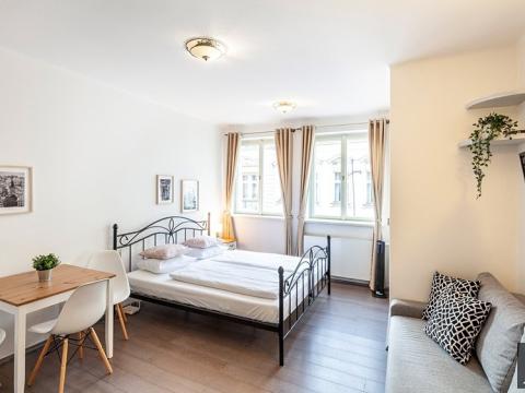 Prodej bytu 1+kk, Praha - Malá Strana, Mostecká, 24 m2