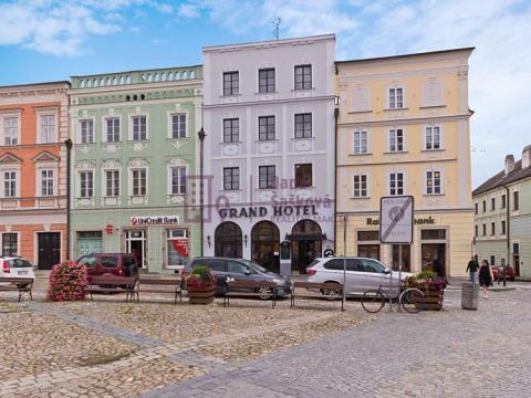 Pronájem obchodního prostoru, Jindřichův Hradec, nám. Míru, 160 m2