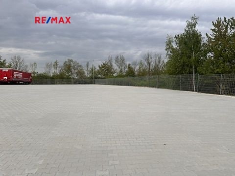 Pronájem pozemku pro komerční výstavbu, Mochov, 4000 m2