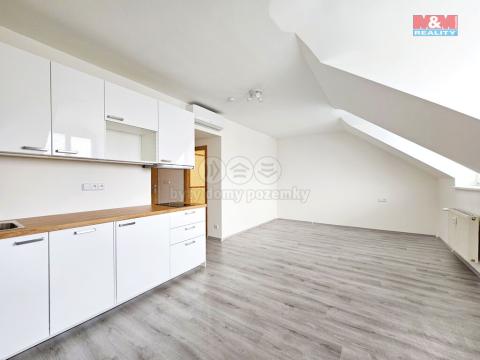 Pronájem bytu 1+kk, Praha - Smíchov, Radlická, 32 m2