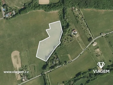 Prodej podílu pole, Březůvky, 1210 m2