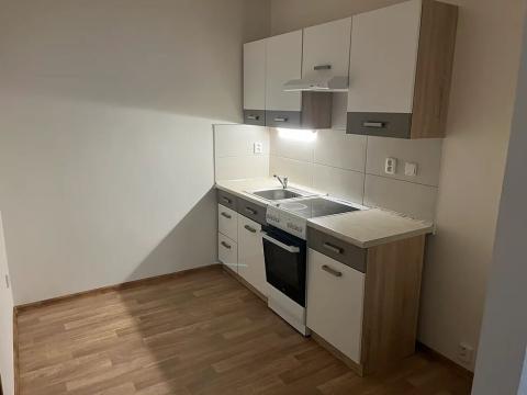 Pronájem bytu 1+kk, Jeseník, Masarykovo nám., 40 m2