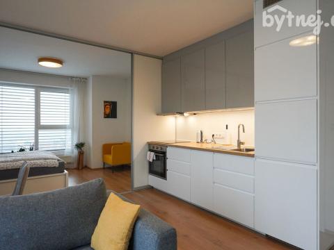 Pronájem bytu 1+kk, Praha - Hloubětín, Za černým mostem, 43 m2