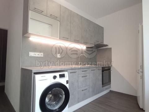 Pronájem bytu 2+1, Děčín - Děčín II-Nové Město, Riegrova, 56 m2