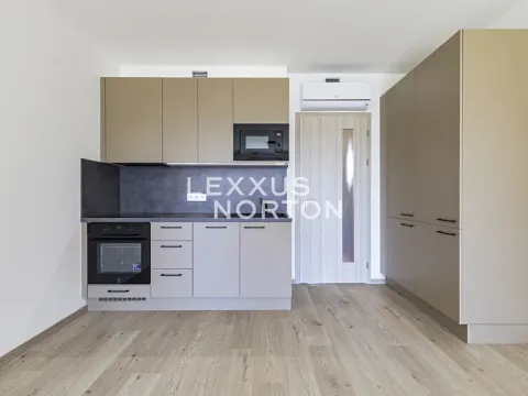 Pronájem bytu 1+kk, Praha - Hloubětín, Poděbradská, 37 m2