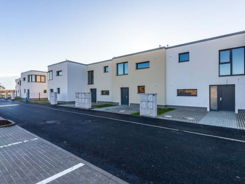 Prodej rodinného domu, Praha - Kolovraty, Devětsilová, 105 m2