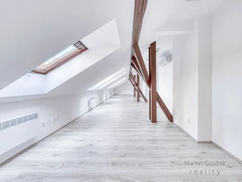 Pronájem kanceláře, Praha - Holešovice, U Výstaviště, 177 m2