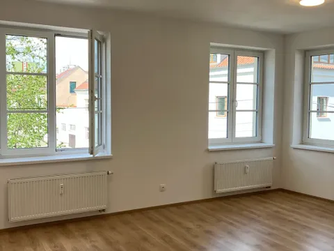 Pronájem bytu 1+kk, Praha - Žižkov, Na rovnosti, 32 m2