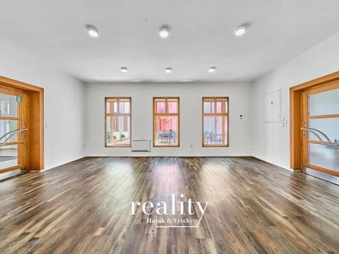Pronájem obchodního prostoru, Znojmo, Horní náměstí, 36 m2