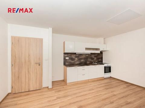 Pronájem bytu 2+kk, Plzeň, Skvrňanská, 35 m2
