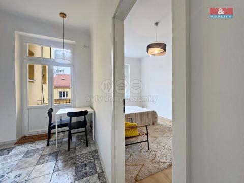 Pronájem bytu 2+kk, Praha - Karlín, Sokolovská, 42 m2