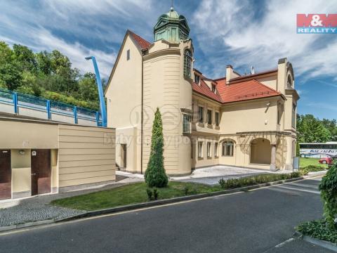 Prodej historického objektu, Praha - Smíchov, Kartouzská, 664 m2